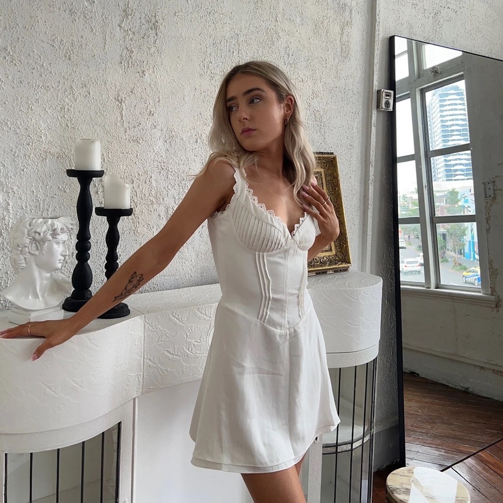 HOUSE OF CB 'Tilly' White Pin Tuck Mini Dress NWT - Picture 9 of 16